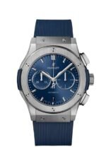 ساعه من Hublot تعمل بعدادات بلون ازرق وسير ازرق من المطاط