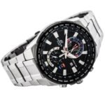 ساعه من Casio تعمل بعدادات بلون اسود وسير فضي من المعدن