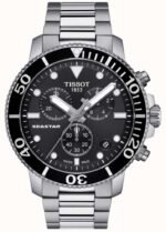 ساعه من tissot تعمل بعدادات بلون اسود وسير فضي من المعدن