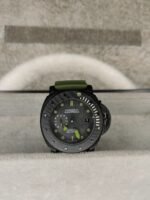 ساعه منpanerai luminor تعمل بعدادات بلون اسود وسير زيتي من المطاط