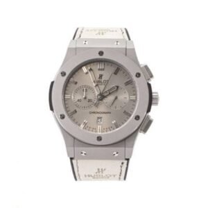 ساعه منHUBLOT تعمل بعدادات بلون رمادى وسير ابيض من المطاط