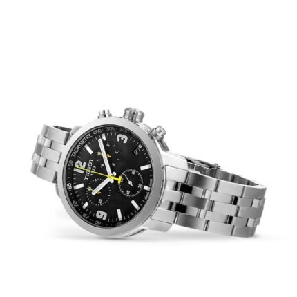 ساعه من tissot تعمل بعدادات بلون اسود وسير فضى من المعدن