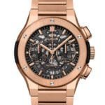 ساعة من Hublot تعمل بعدادات بلون اسود وسير دهبي من المعدن