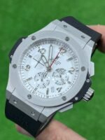 ساعه منHUBLOT تعمل بعدادات بلون ابيض وسير اسود من المطاط