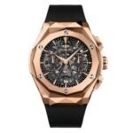ساعه من Hublot تعمل بعدادات بلون اسود وسير اسود من المطاط