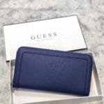 محفظة Guess جلد طبيعي ازرق للنساء