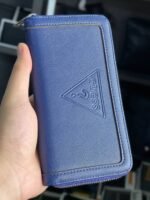 محفظة Guess جلد طبيعي ازرق للنساء