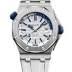 ساعه منِAudemars Piguet تعمل بعدادات بلون ابيض وسير ابيض من المطاط