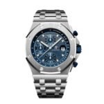 ساعةِAudemars Piguet تعمل بعدادات بلون ازرق وسير فضى من المعدن