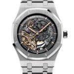 ساعة ِAudemars Piguet تعمل بعدادات بلون اسود وسير فضى من المعدن
