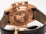 ساعه من OMEGA 007 تعمل بعدادات بلون اسود وسير جلد اسود