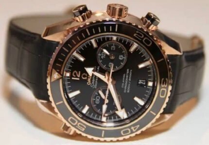 ساعه من OMEGA 007 تعمل بعدادات بلون اسود وسير جلد اسود